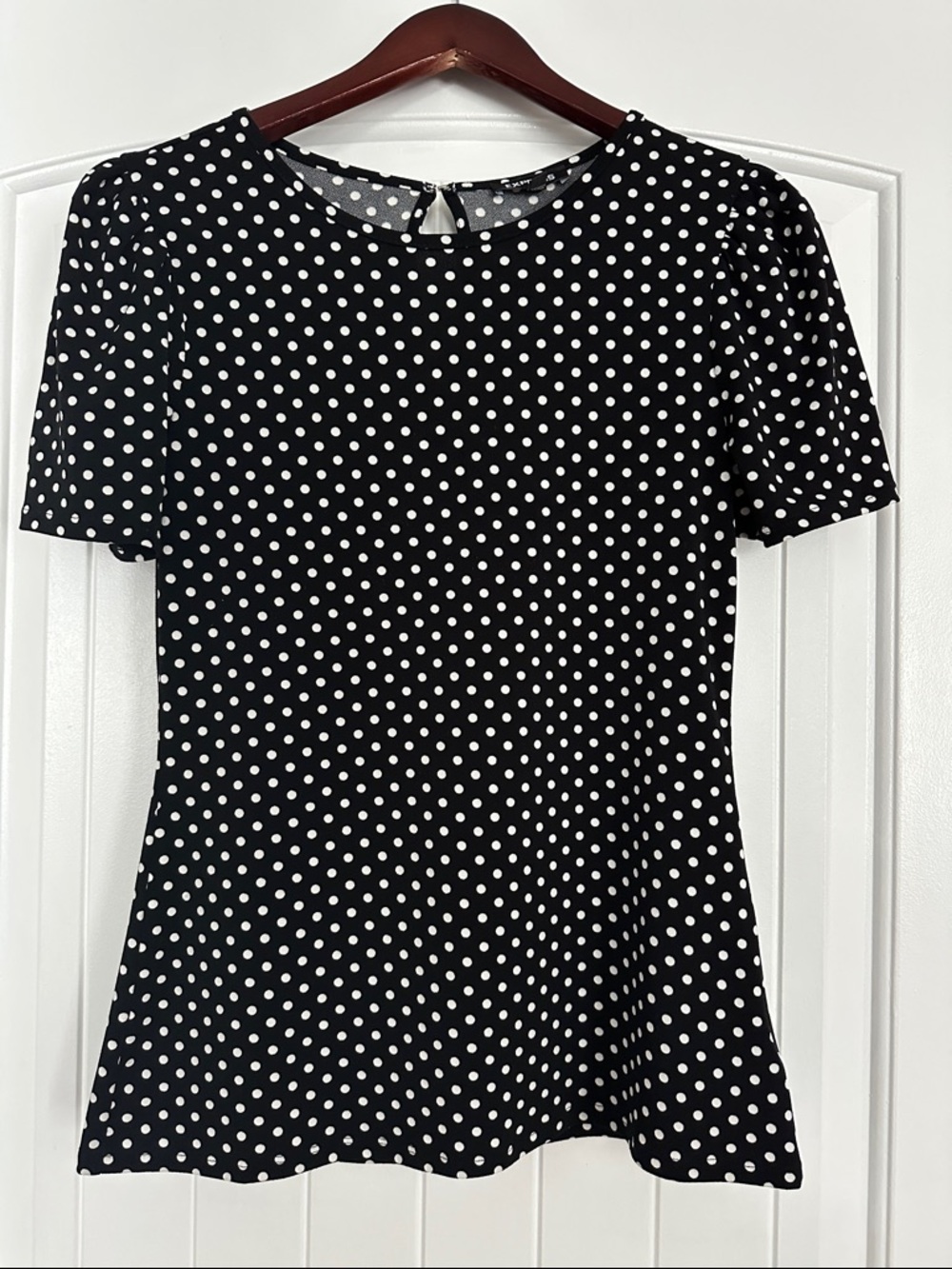 Express Black & White Polka Dot Short Sleeve Blouse
